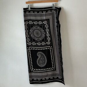 Chic Black and White Paisley bis square scarf